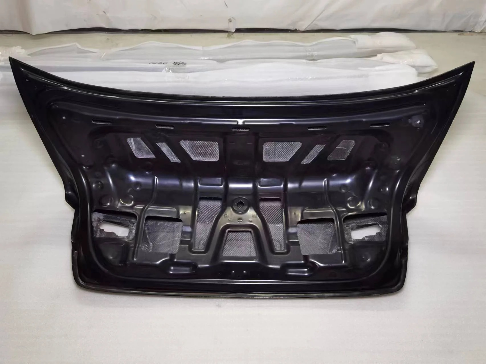 YX High Quality Dry Carbon Fiber Trunk Lid for  5 Series G30 G38 M5 F90 OEM Style Lightweight Upgrade Trunk Cover